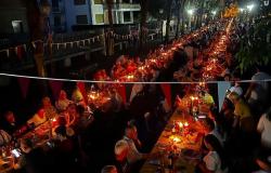 Cena medievale con 879 commensali
