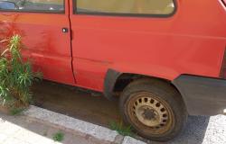 Via Boccaccio: "Da 10 anni questa Panda è parcheggiata qui"