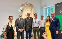 Leri: la statua "acefala" del Conte Cavour è arrivata a Santena