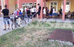Vaccinazioni Covid: bolgia alla Piastra nel pomeriggio del 12 luglio
