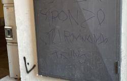 Trino: imbratta una cabina elettrica per attaccare il sindaco