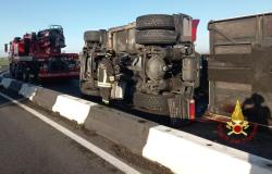 Autoarticolato si ribalta, tangenziale bloccata