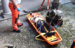 Varallo: anziano cade in casa, soccorso calandolo dal terzo piano