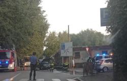 Scontro tra moto e auto: un giovane grave