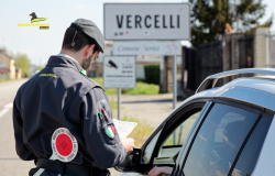 Sequestrati 4800 prodotti tra contraffatti e pericolosi