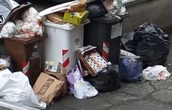 "Da almeno 3 settimane qui non raccolgono l'indifferenziata"