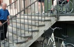 Vercelli: lo scivolo per invalidi? "Deve pagarlo l'inquilina"