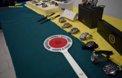 Vercelli, sequestrati 33 orologi e 23 capi d'abbigliamento falsi