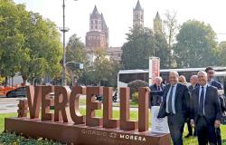 Inaugurato in piazza Roma l’hashtag #Vercelli
