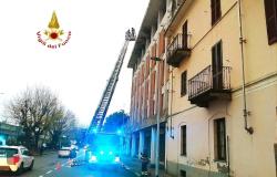 Cornicione pericolante in corso Gastaldi 