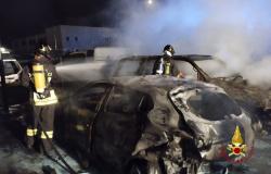 Bianzè: incendio coinvolge diverse auto