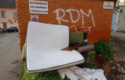 "In via Agordat una discarica perenne"