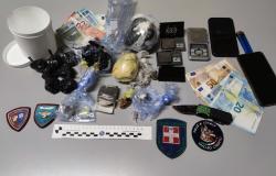 Trovano in un pouf  7 ovuli e hashish: minorenne ai domiciliari