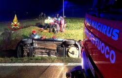 San Germano: auto con tre passeggeri si ribalta e finisce nel canale 