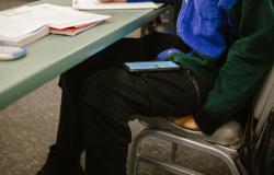 "Stop all'utilizzo dei cellulari in classe"
