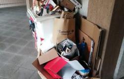 Via Alfieri: "Sono tre settimane che non ritirano la carta"
