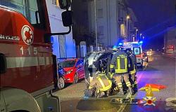 Vercelli: scontro tra tre auto in via Massaua, una persona ferita 