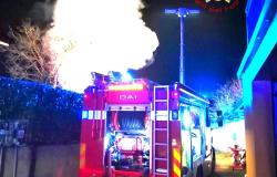 Roasio: incendio in un deposito di legna ad uso domestico
