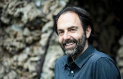 Al Teatro Civico Neri Marcorè con “Le mie canzoni altrui”.