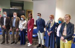 Patologie visive: microscopio e strumenti per ambulatorio e operazioni
