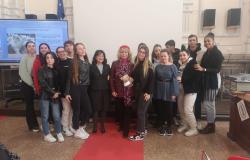 Gli alunni del "Lanino" alla presentazione del libro "Gatti di Stato"
