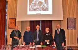 “Arlecchino, una vita in maschera” dei vercellesi Cele Bellardone e Dino Boffa