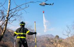 Incendio nei boschi vicini alla diga del Ravasanella