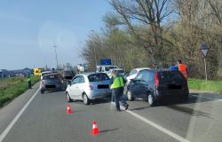 Vercelli: incidente alla rotonda Carrefour