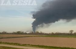 Incendio in una ditta chimica nel Novarese
