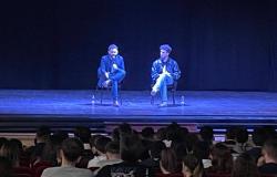 Lorenzo Fragola e Mameli coinvolgono i giovani vercellesi