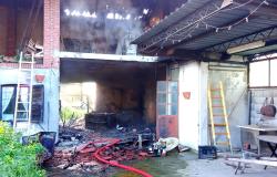 Borgo d'Ale: incendio in una cascina, danni anche al tetto