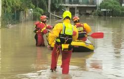 I vigili del fuoco di Vercelli in soccorso alle popolazioni alluvionate