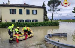 I vigili del fuoco di Vercelli  hanno già tratto in salvo 200 persone