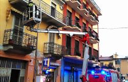 Gattinara: caduta di calcinacci da un balcone