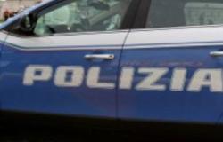 Tenta di sottrarre una neonata alla mamma mentre è in chiesa