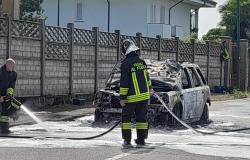 Caresana: auto in fiamme in via Filzi