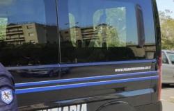 Vercelli: detenuto distrugge il furgone della Polizia penitenziaria