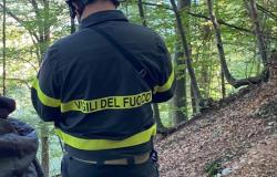 Scopello: i vigili del fuoco soccorrono una persona caduta in un dirupo