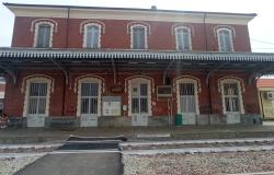 Crescentino: degrado e pericoli alla stazione