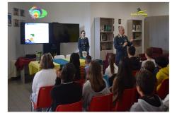 La Guardia di finanza ricorda i Caduti con gli studenti del "Lanino"