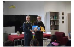 La I media dell'istituto Ferrari in visita al Comando Guardia di finanza