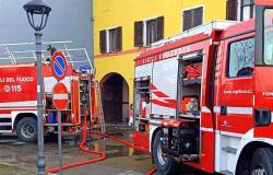 Tronzano: incendio al sottotetto di un'abitazione