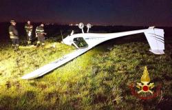 Incidente aereo: atterraggio di emergenza in un campo agricolo