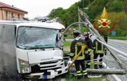 Con l’autocarro contro un palo a Valduggia