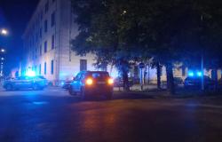 Spari nella notte contro un furgone a Vercelli: due arresti