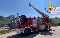 Capannone in fiamme a Varallo