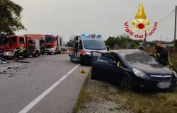 Santhià: frontale fra due auto