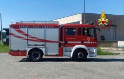 Furgone in fiamme a Ghislarengo