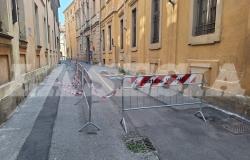 Via Fratelli Garrone: messi in sicurezza i vetri pericolanti
