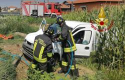 Tronzano: esce di strada col camper sulla Sp11